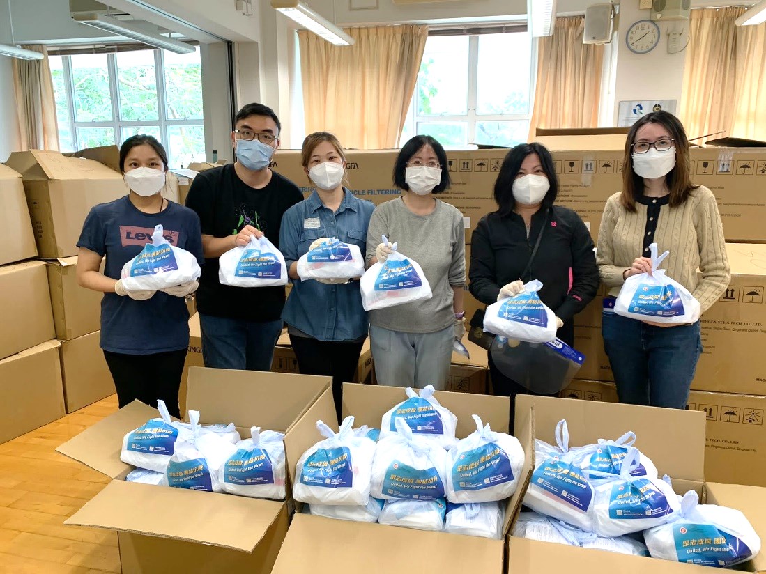 The CR’s packaging team of anti-epidemic service bags showed the fruitful results of their collaborative efforts